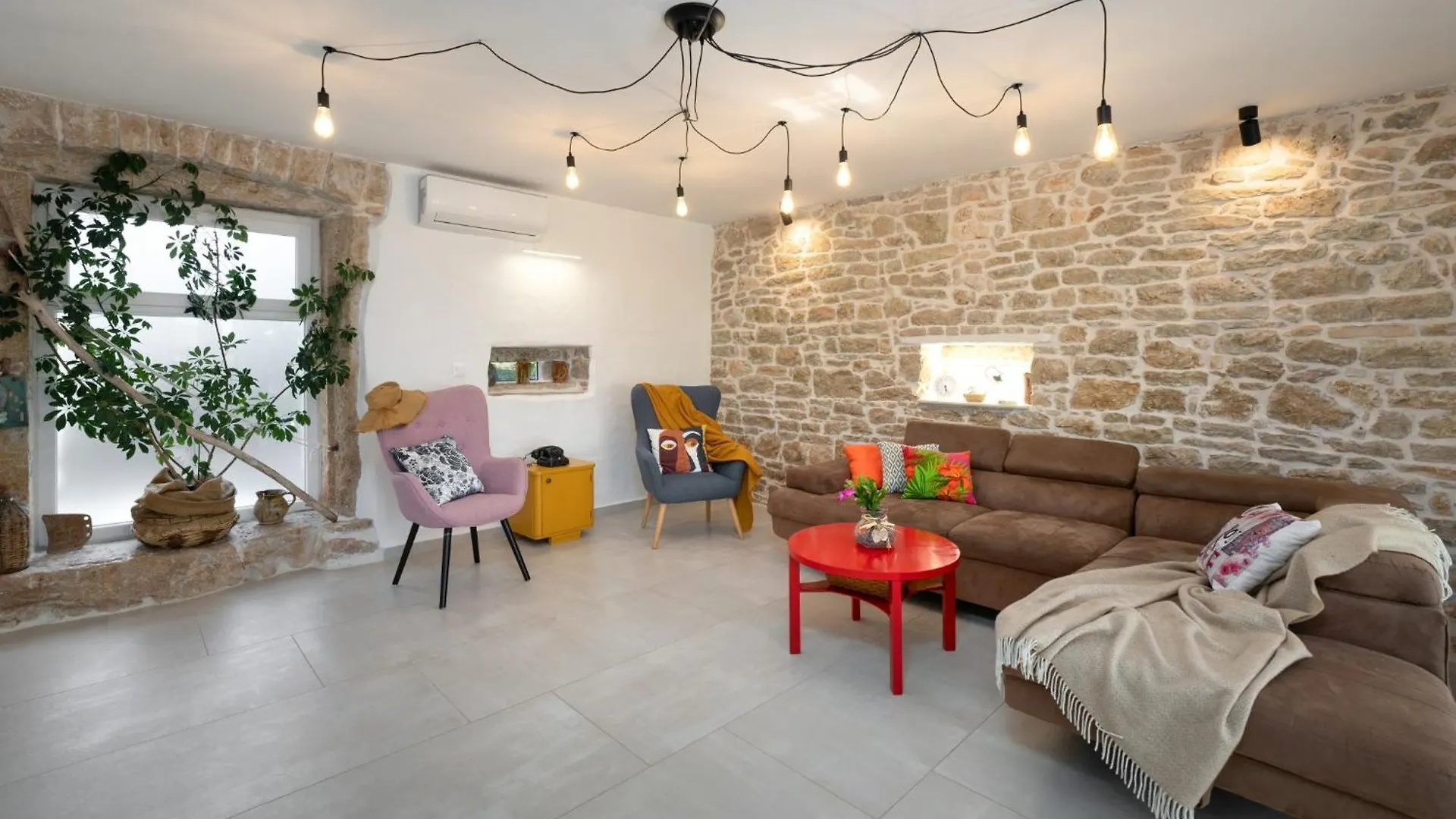 Villa Corinna Kukci 0*,